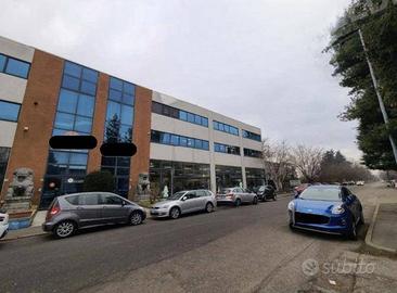 Immobile in asta di 451 m² con più di 5 locali a L