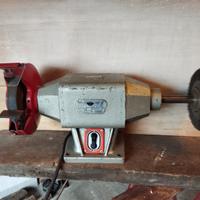 Mola smeriglio con spazzola