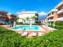 trivani-a-pt-al-mare-con-ampia-corte-e-piscina