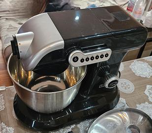 Impastatrice planetaria pluriaccessoriata