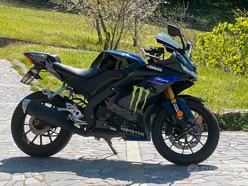 Yamaha yzf-r125 monster energy