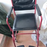 Sedia a rotelle con comoda