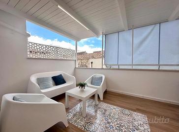 Il monolocale con vista sul porto