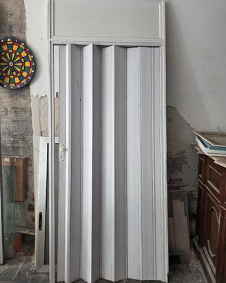 Porta a soffietto in PVC bianco con telaio 145x248
