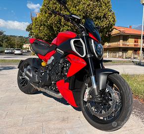 DUCATI Diavel V4