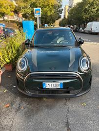 Mini cooper 5 porte Resolute verde