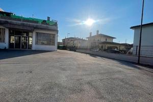 Capannone /magazzino/ laboratorio