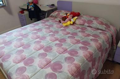 Letto matrimoniale dal design moderno e lineare