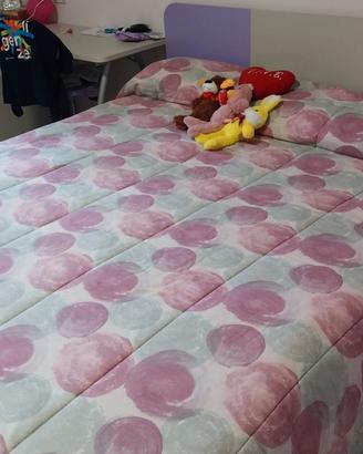 Letto matrimoniale dal design moderno e lineare