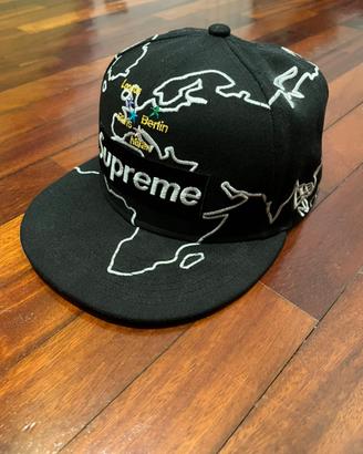Cappello Supreme Worldwide