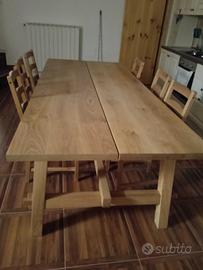Grande tavolo in legno Ikea e sedie