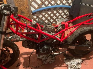 Pezzi Ducati Monster 695 + motore completo