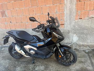 X adv 750