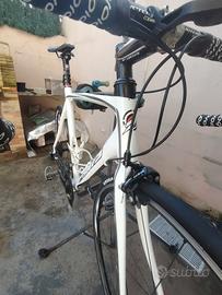 bici  da strada in carbonio 