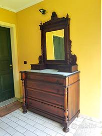 Antico cassettone in legno massello, top in marmo