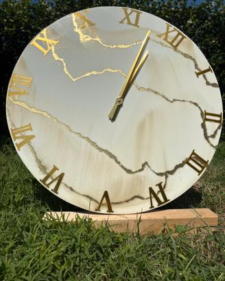Orologio da parete in resina