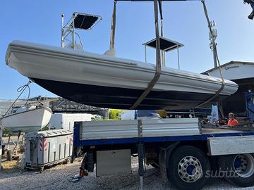 gommone 8 mt vetroresina RIB + Motore 225cv