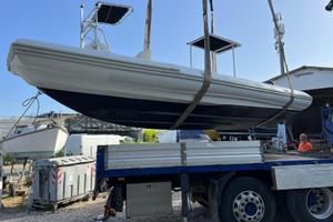 gommone 8 mt vetroresina RIB + Motore 225cv