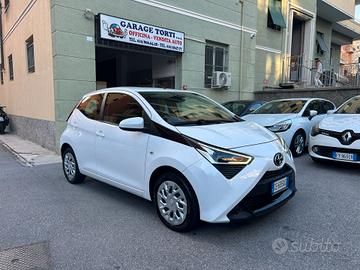 Toyota Aygo Connect 1.0 VVT-i 72 CV 5 porte x-play