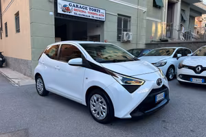 Toyota Aygo Connect 1.0 VVT-i 72 CV 5 porte x-play
