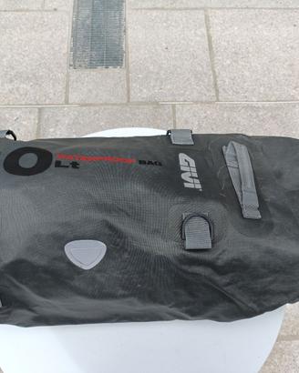 BORSA RULLO GRIGIO WATERPROF DA SELLA  30 Lt. GIVI
