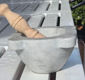 Mortaio in marmo  di Carrara con pestello  legno