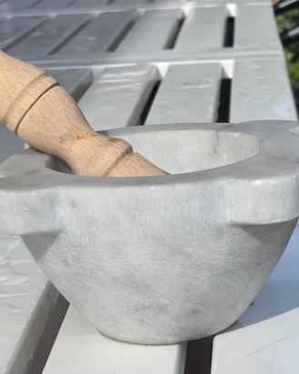 Mortaio in marmo  di Carrara con pestello  legno