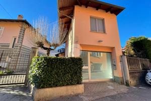 CASA SEMINDIPENDENTE A ALMESE