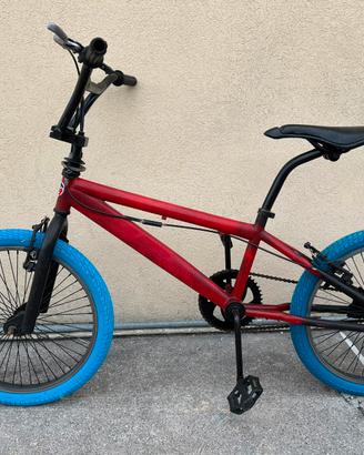 Bici modello BMX