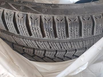 4 Pneumatici invernali 215/45 R 17 