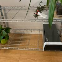 Scaffale piccolo metallico