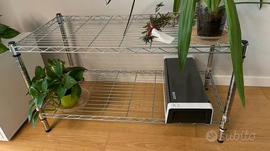 Scaffale piccolo metallico