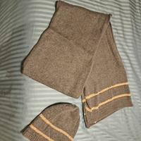 sciarpa e cappello oltre