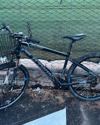 Mountan Bike B’TWIN Rockrider 520
