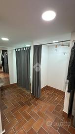 NEGOZIO A SOMMA VESUVIANA