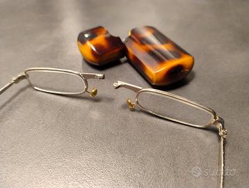 Occhiali pieghevoli vintage danneggiati