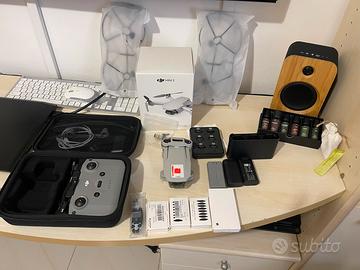 DJI Mini 2 + DJI MINI 1 + batterie molti accessori