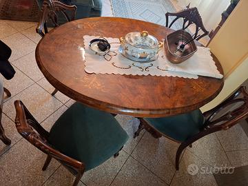 Tavolo e sedie d'epoca in radica