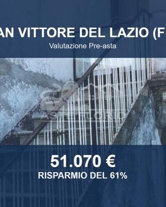 Immobile in asta di 265 m² con più di 5 locali a S