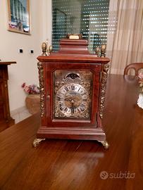 Orologio classico a tavolo