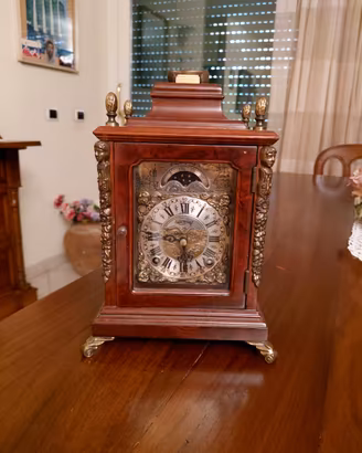 Orologio classico a tavolo