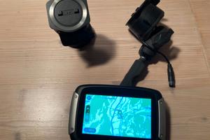 TomTom Rider 40 con supporto per auto e moto