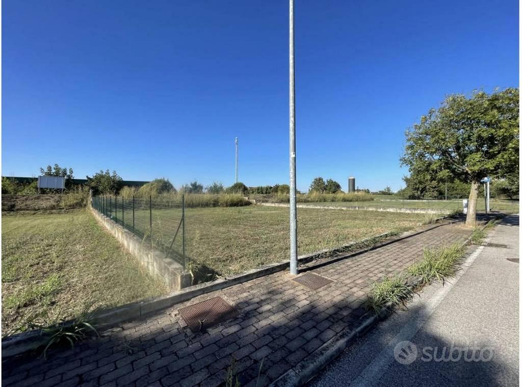 Immobile in asta di 960 m² con 1 locale a Curtaton - Vista 4