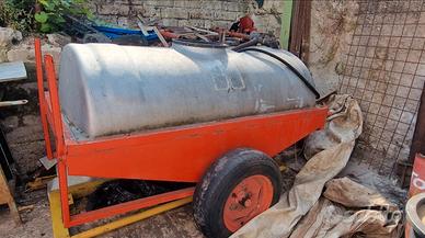 Botte carrellata 1000l in resina con pompa cardan.