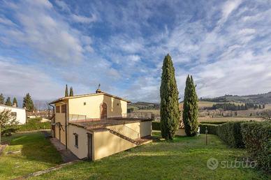 Rustico / Casale di 265 m² con più di 5 locali a M
