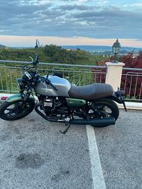 Moto Guzzi v7 stone (edizione centenario)