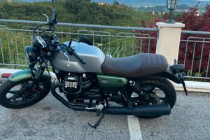 Moto Guzzi v7 stone (edizione centenario)