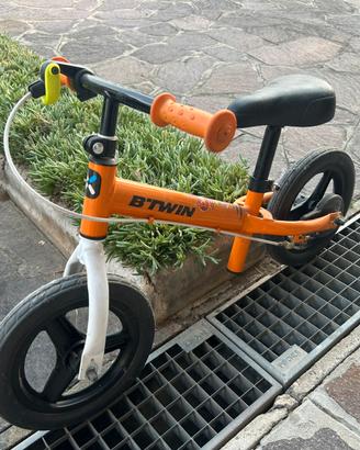 Bicicletta senza pedali