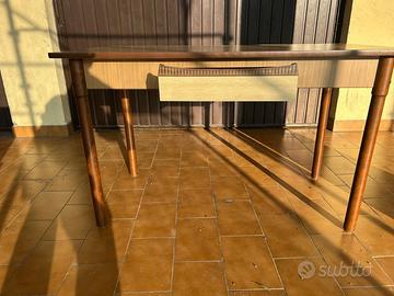 Tavolo da cucina con 6 sedie