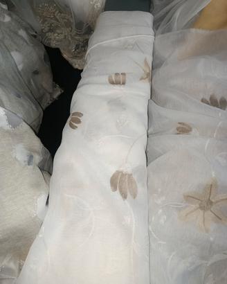 Tessuto  voile bianco ricamato a fiori/taglio 3 mt